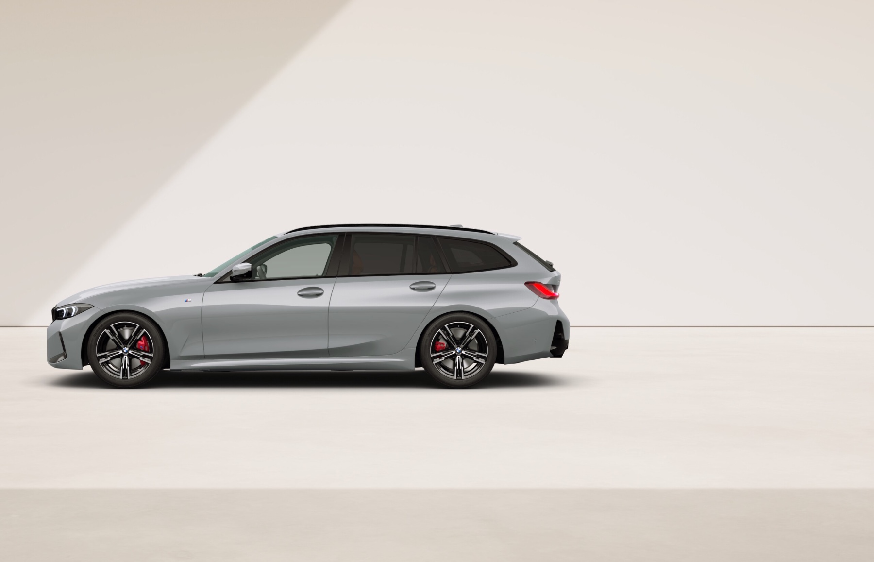 BMW Seria 3 330i xDrive Touring — szary, 2026 — zdjęcie 3